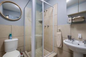 Charming 2-Bedroom Apartment with Ocean and Mountain Views