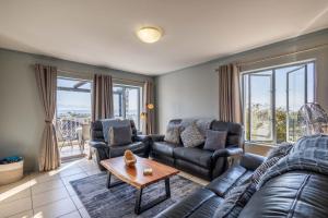 Charming 2-Bedroom Apartment with Ocean and Mountain Views
