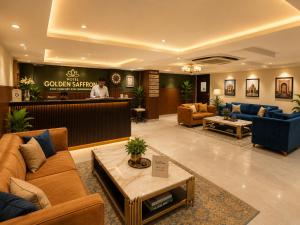 Qotel Comfort Golden Saffron - Hotel in Punjabi Bagh Near Metro