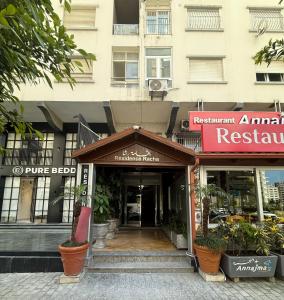 Comfortable and Downtown, 1min to beach