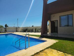 Villa TITOU Avec Piscine & Jardin à Chott Mariem, Sousse