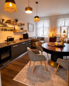 Lerosa Aaluna -Old Town Luxury Boutique Apartment , Sleeps 6