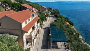 APARTMAN DJONI 2 by Villas Guide