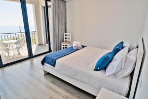 Sunset Viewpoint, New Home with Stunning Sea Views