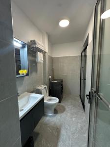 Small 2-Bedroom ,Sleeps 4 , Near CBD & Malls