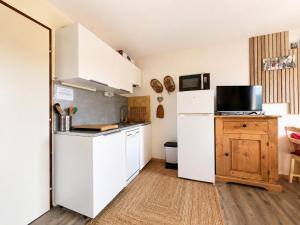 Studio moderne et lumineux avec vue sur le Mont Charvin. Parking privatif - FR-1-505-222