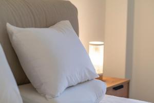 Modern Athenian Escape Walk to Metro & Acropolis