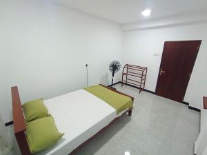 Vivyaana Lodge Budget Rooms