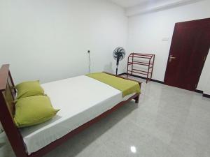 Vivyaana Lodge Budget Rooms