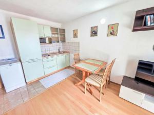 Apartment Appartement mit Balkon und Meerblick by Interhome