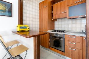 Hostdomus - Oasi Apartment free garage and pool