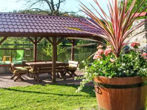 Holiday Home in Kaschubei am eigenen See by Interhome
