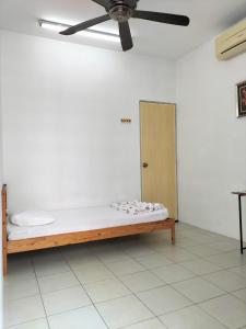 Medium Room shared bathroom Cengal Condominium