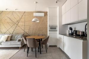 P&O Apartments Mennica Residence VI