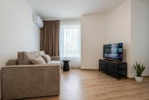 Airport Area Three 3km Double Free Parking
