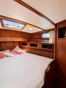 Che Manovra - A Night Onboard!