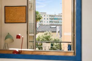 Midcentury design with a view