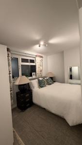 Comfortable Rooms Free Parking & WiFi Easy Access to Town