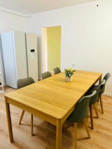 5 Parisian suburbs, 5-room apartment, room rental