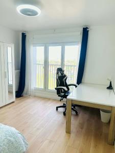 5 Parisian suburbs, 5-room apartment, room rental