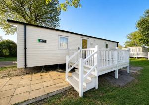 Modern 6 Berth Caravan With Decking To The Side At Valley Farm Ref 46946Sb