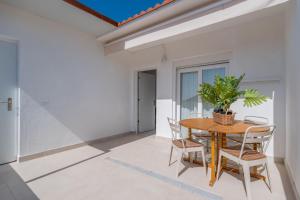 2-Bedroom Apartment in Guargacho, Sur Tenerife