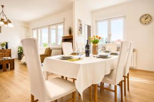 Lolas Place - Beachfront Terrace and Sea View