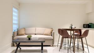 Bright & Brand New 2BR Kerrisdale Suite