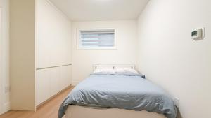 Bright & Brand New 2BR Kerrisdale Suite