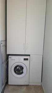 Cozy Central 2 Bedroom Apartment in Myslym Shyri