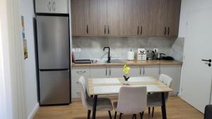 Cozy Central 2 Bedroom Apartment in Myslym Shyri
