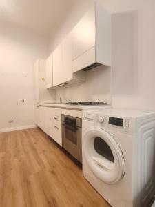 Urban Apartment in Milan Shopping Area, Metro M1 with Self Check-in