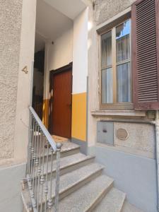 Urban Apartment in Milan Shopping Area, Metro M1 with Self Check-in