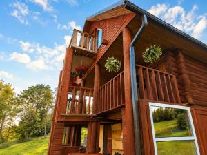 Peaceful Nature Cottage near Talsi with Hot Tub, Sauna & Pond, Camping Ives