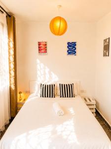 Rooftop pool studio Balcony Fast WIFI Parking 10 min to Beach