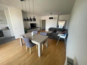 Green & Sun View Elegant Apartment - Brussels Center