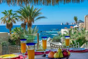 Views to El Arco, Famous Cabo San Lucas bay rock formation