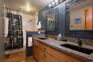 Alpine Adventure Lodge