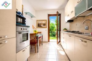 Appartamento Piano Terra - 5 Ospiti, 2 Bagni, Giardino Privato, Parcheggio - Vicino Pisa e Ospedale Cisanello