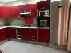 LD Prestige -Cocon du lumière maison 3 chambres ,3 salles de bain, climatiseur, wifi, terrasse barbecue, piscine, garage à Karakcho