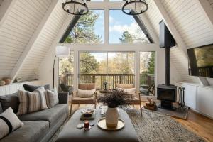 Air Conditioning! Rustic Modern Mountain Getaway