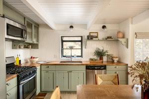 Air Conditioning! Rustic Modern Mountain Getaway