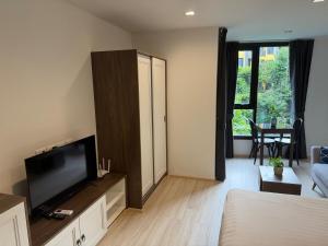 The base central phuket-pool view condo-RWL