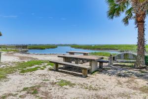 Walk to the Water! Murrells Inlet Getaway
