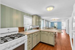 4BR Beach Block Home. Washer-Dryer and Free Parking