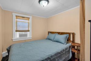 4BR Beach Block Home. Washer-Dryer and Free Parking