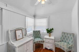 4BR Beach Block Home. Washer-Dryer and Free Parking