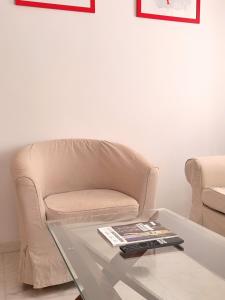 Central Cozy Budget 2BR Apt with AC, 1 bath