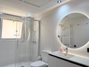 Stylish New Seaview Apartment with Pool