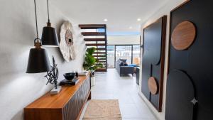 LUX 2-Storie 3-BDR , 3.5 Bath Penthouse